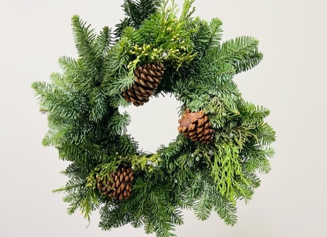 Christmas Wreath Mix 32"